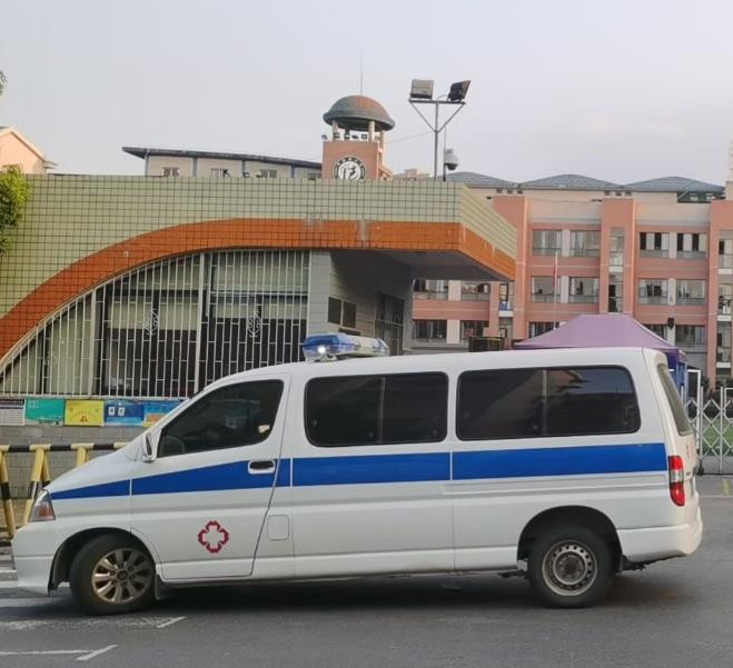 陆丰救护车出租护送骨折病人一公里多少钱